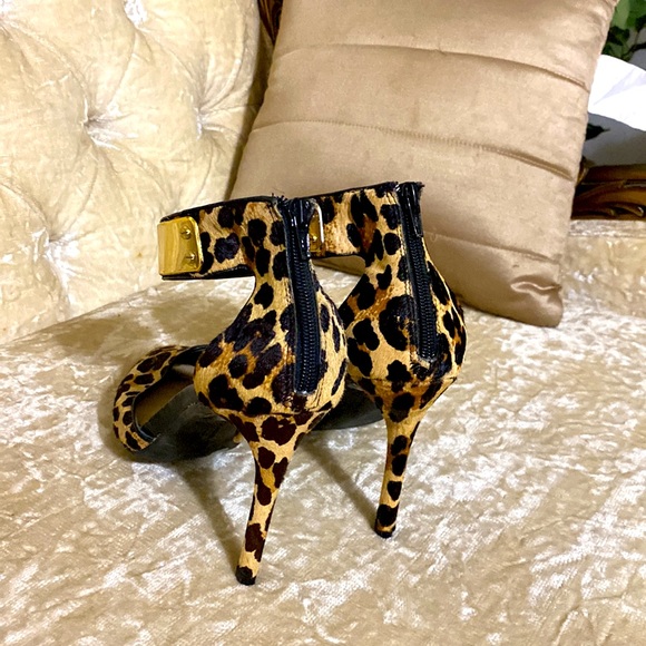 Like new Gianni Bini Leopard heels from Dillards! - Picture 2 of 3